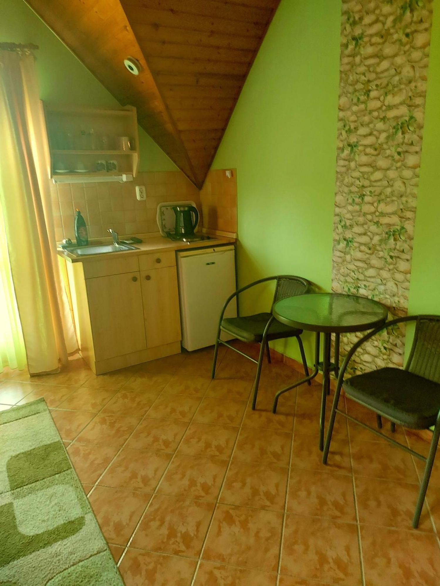 Dora Apartmán *